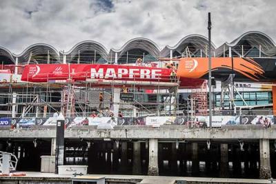 Puesta a punto del "MAPFRE" en Auckland Puesta a punto del "MAPFRE" en Auckland